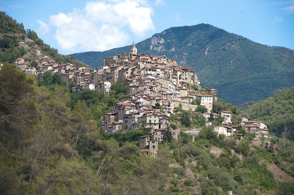 Apricale, In Liguria 1